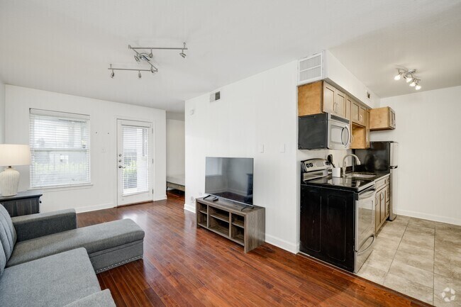 Building Photo - 2020 S Congress Ave Rental