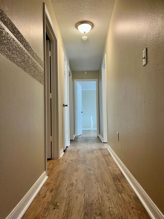 Photo - Fresh and Refurbed  3 Bed / 2 Bath Home in Apopka