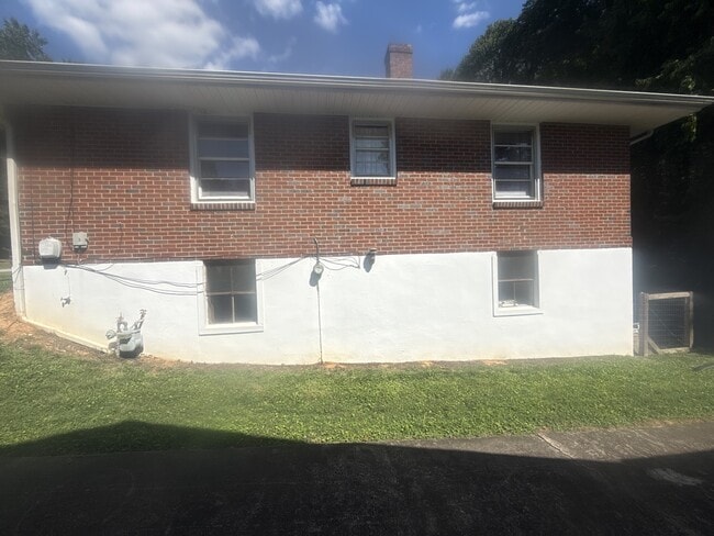 Photo - 139 Winthrop Dr