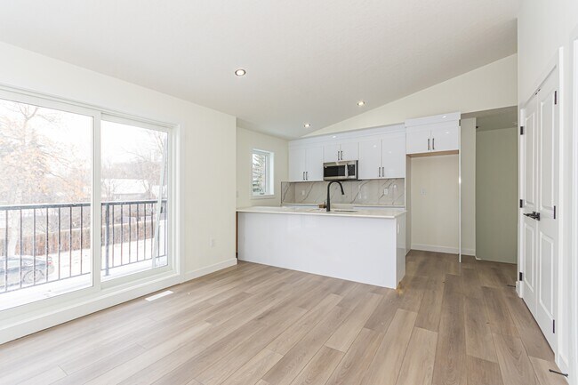 Building Photo - 15103-15196 96 Ave NW Unit 5 - Garage Suite