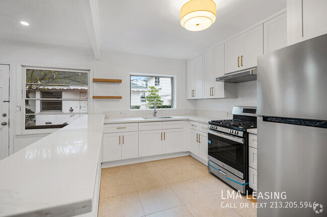 Building Photo - Bright & Modern 1-Bedroom | Newly Renovate... Unit 11619 Rental