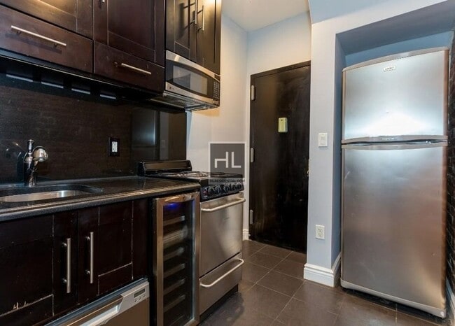 Photo - 1ST AVE. Unidad 3B