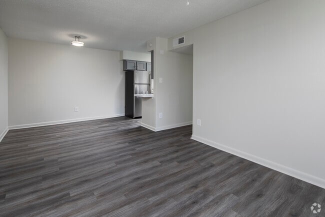 3BR, 2BA 1,067 SF