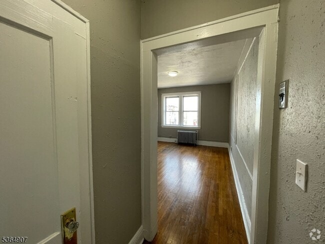 Building Photo - 16 Irving St Unit C2 Rental