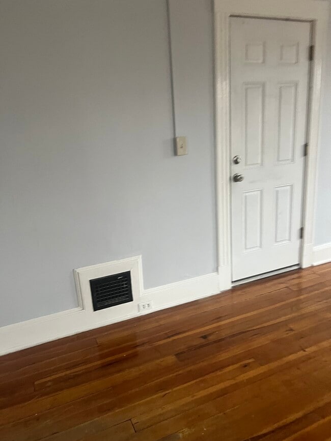 Photo - 757 Maple Ave Unit Big for rent