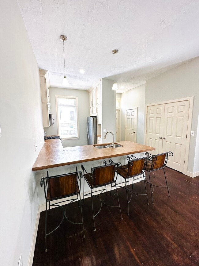 Photo - 2239 Flora St