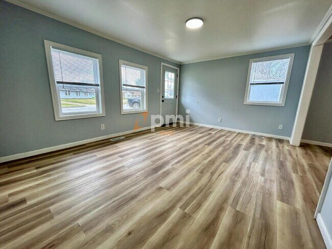 Photo - 2925 Silverbrook Ave