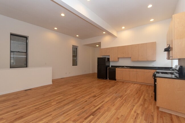 Photo - 1260 N Greenview Ave Unit R2