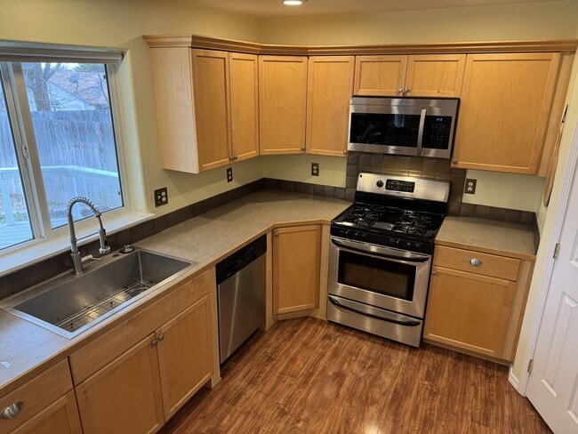 Photo - 1165 E 19th N St