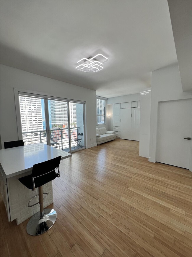 Building Photo - 133 NE 2nd Ave Unit 1610