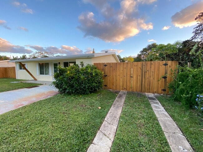Photo - 124 NW 9th St
