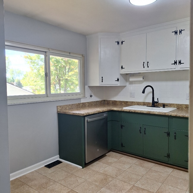 Photo - 213 Whitehall Dr