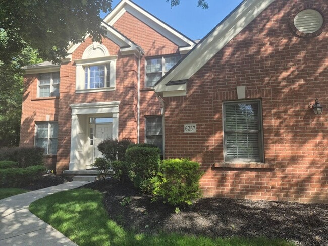 Building Photo - 6237 Muirloch Ct S