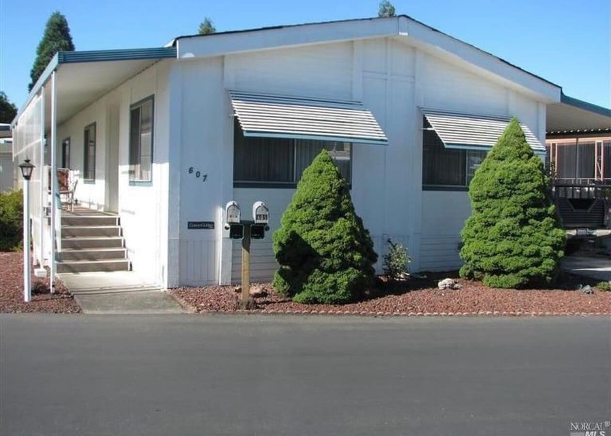 Photo - 607 Aspen Way