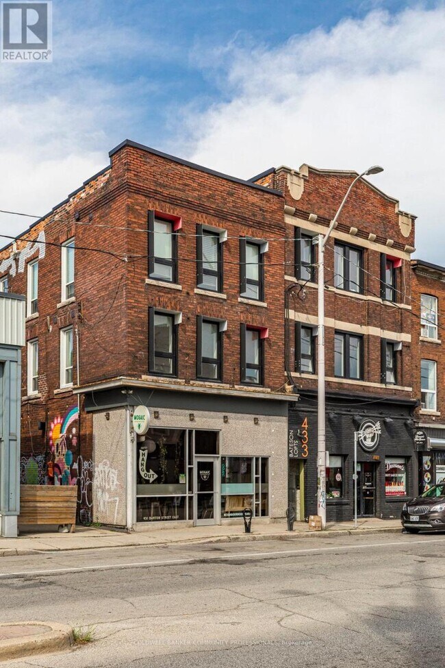 Photo - 433 Barton St E