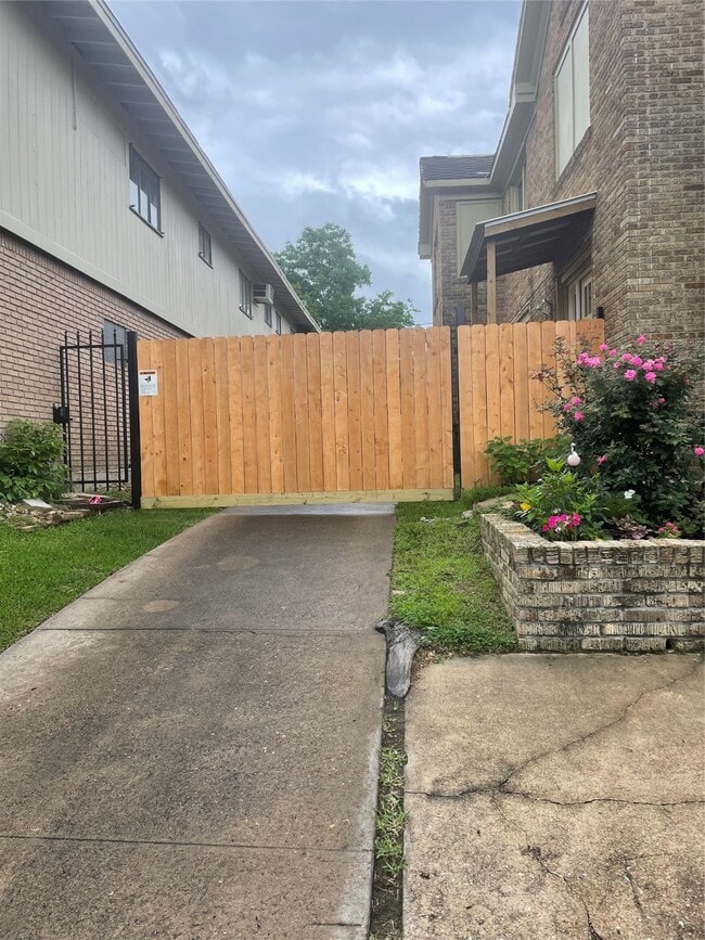 Photo - 1971 W Lamar St