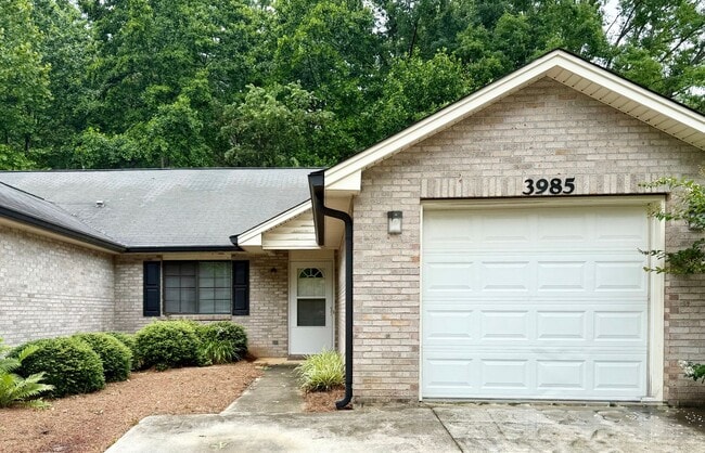 Single Story Gainesville Townhome with Garage - Single Story Gainesville Townhome with Garage
