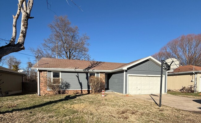 3 bedroom/2 bathroom/2 car garage - 3 bedroom/2 bathroom/2 car garage Casa