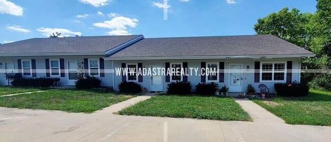 Building Photo - Beautiful 2 Bedroom/2 Bath in Raymore-Available in SEPTEMBER!!