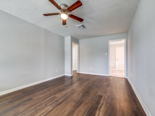 Photo - 411 Gober St