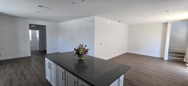 Photo - Lathrop - Gorgeous 5 Bedroom 3 Bathroom Home