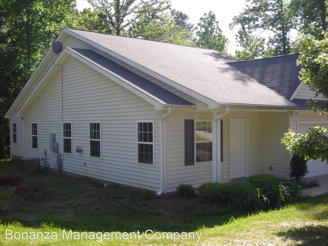 Photo - 3 br, 2 bath House - 326 Faith Road