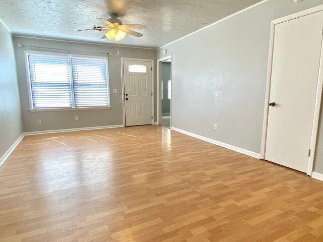 429 W Hurd St