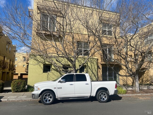 Photo - 332 City Center Dr