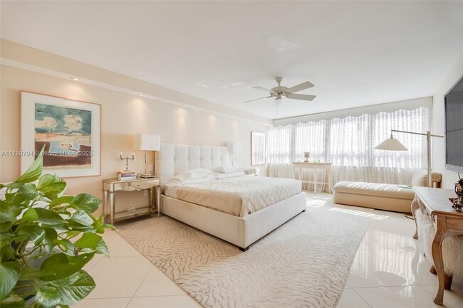 Building Photo - 2 Grove Isle Dr Unit B305 Rental