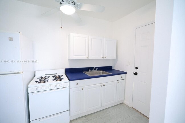 Photo - 126 SW 18th Ave Unit 10