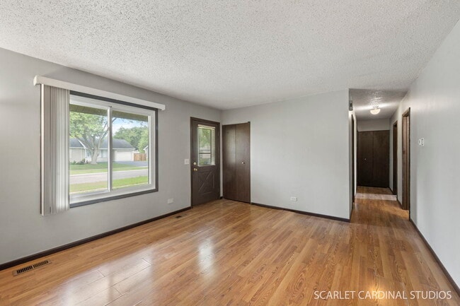 2S211 Sanchez Dr