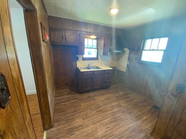 Photo - 208 Stroup St