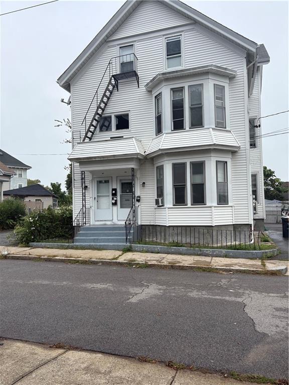 Building Photo - 55 Brown St Unit 3 Rental