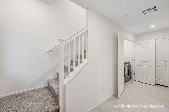 Photo - 5740 CRENELLATED St