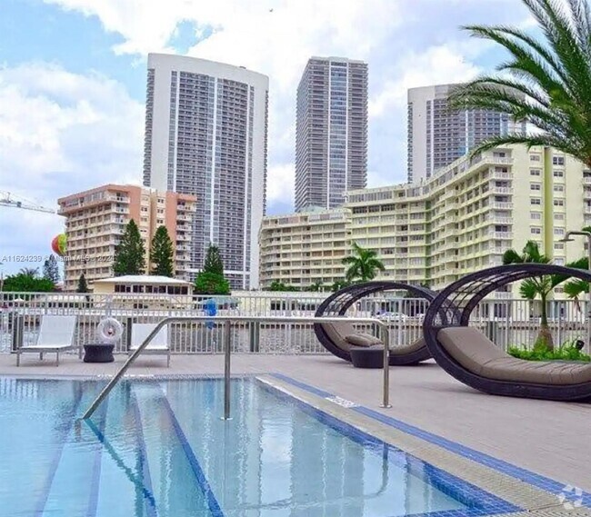 Building Photo - 2602 E Hallandale Beach Blvd Unit PH3304 Rental