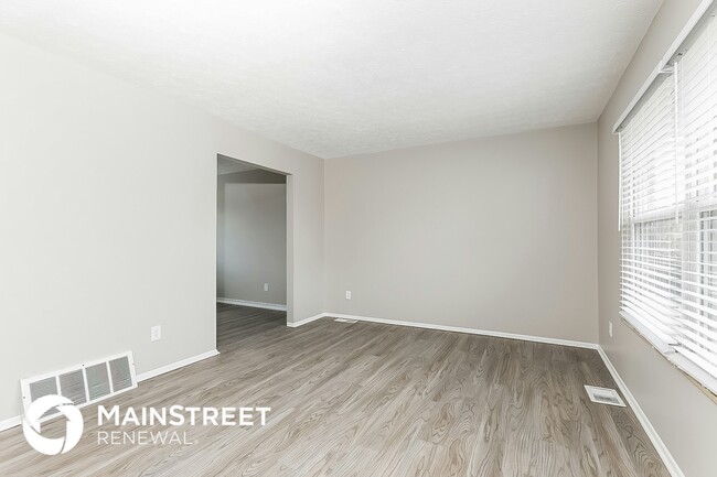 Photo - 2535 Stonington Ave