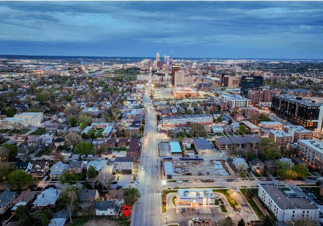 Building Photo - 3860 Dodge St Unit 1