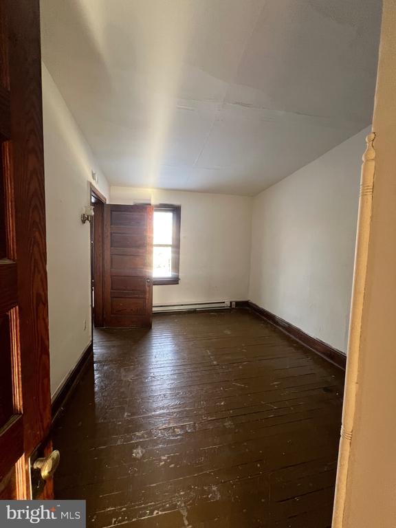 Photo - 347 E King St