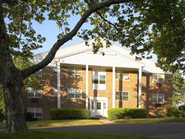 Crestview Apartments