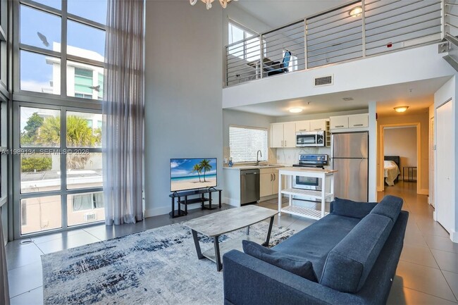 Building Photo - 7700 Collins Ave Unit 1