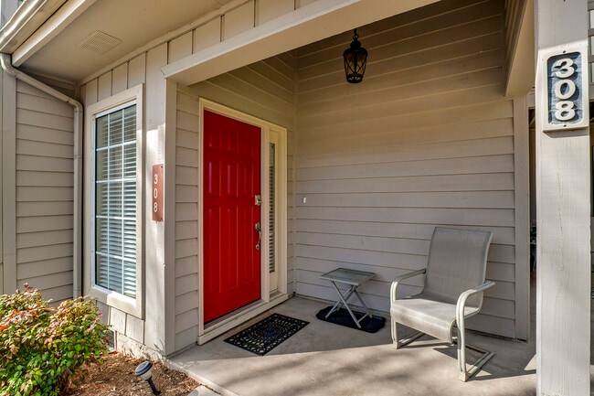 Photo - 308 Chota View Pl