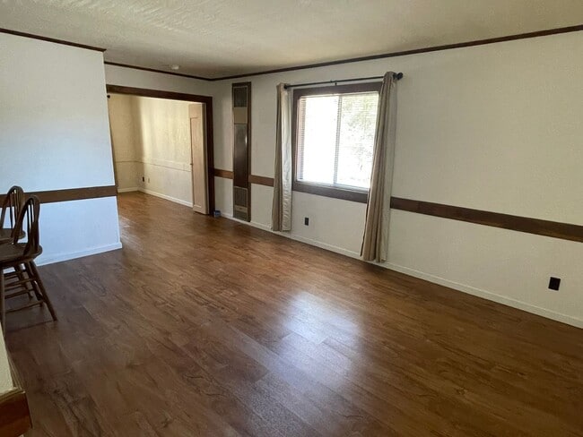 Building Photo - One Bedroom Condo Unit 31