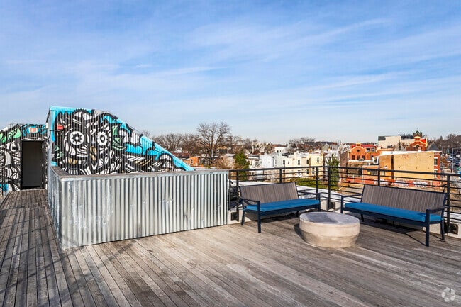 Rooftop Terrace - Truxton