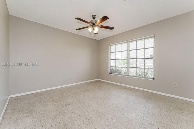 Photo - 687 SW Heather St