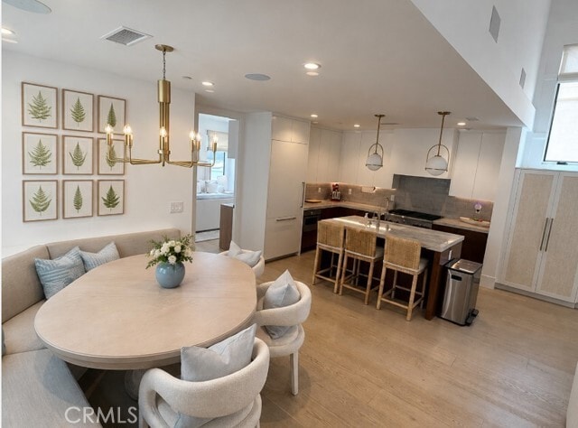 Photo - 428 1/2-422 Fernleaf Ave