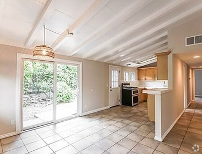 Building Photo - Wonderful Winnetka 3BR 1BA Cul-de-Sac Home