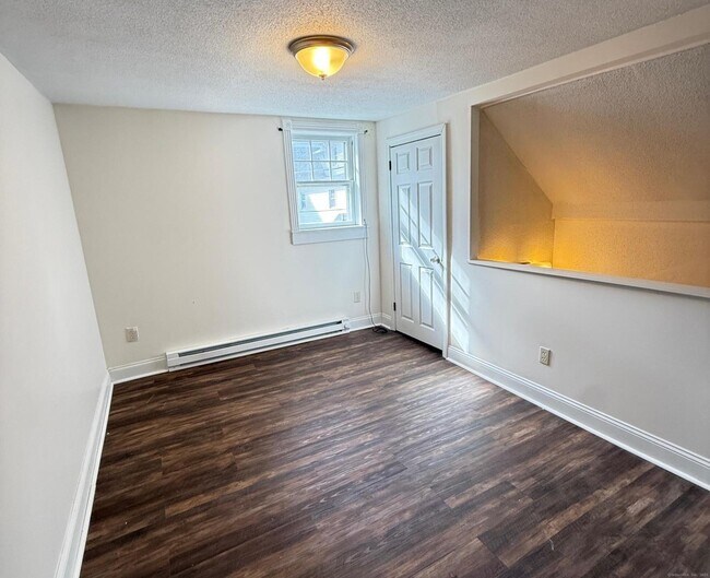 Photo - 23 Hayward Ave Unit Cottage