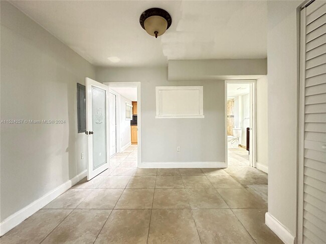 Photo - 2811 NW 88th St Unidad 1