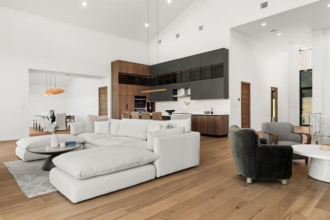 Photo - 2714 Lakehurst Rd