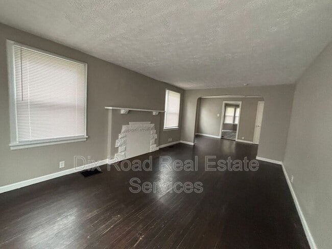 Photo - 144 Niagara Ave